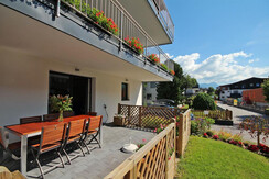 Wunderschöne Sonnenterrasse mit Gartenanteil Wunderschöne Sonnenterrasse mit Gartenanteil