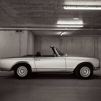 Vintage Cabrio in einer Tiefgarage geparkt | © RaphaelGabauer