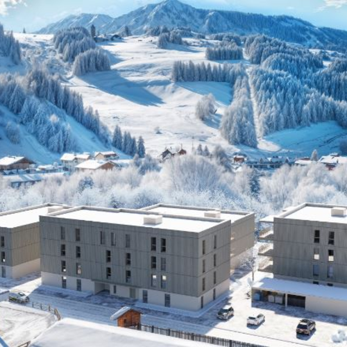 Modern apartment complex in a snowy mountain valley | © Maria Gruber