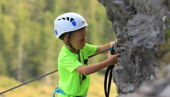 Kinderklettern am Sattelberg in der Ramsau | © Photo-Austria / Hans-Peter Steiner