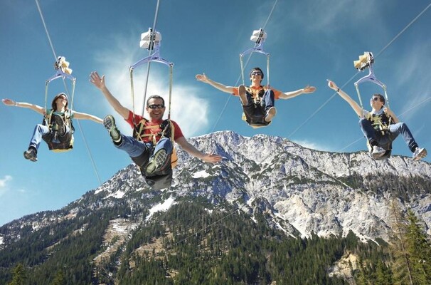 Zipline Glückliche Familie