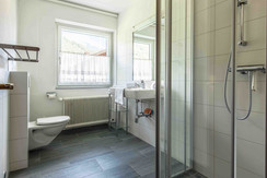 Wurzer Top 1 - Bad mit Dusche Wurzer Top 1 - Bad mit Dusche