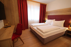Top 5 - Bedroom 1 with TV Top 5 - Bedroom 1 with TV