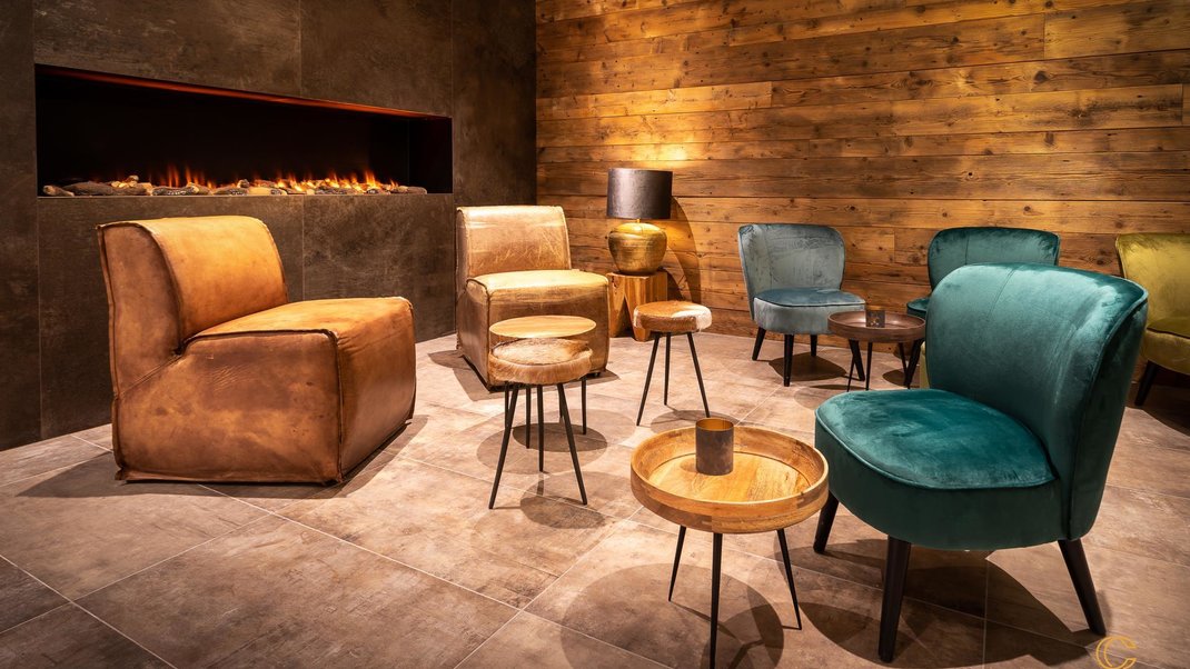 Lounge and fire place Lounge and fire place