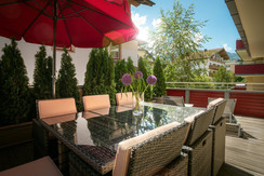 B7 - Sun terrace with dining table and sun beds B7 - Sun terrace with dining table and sun beds