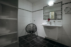 B7 - Bathroom B7 - Bathroom