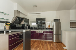 Top 11 spacious kitchen Top 11 spacious kitchen