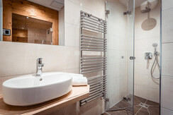 Gust for 6 Smart - Bathroom with sauna and shower (Top 4) Gust for 6 Smart - Bathroom with sauna and shower (Top 4)