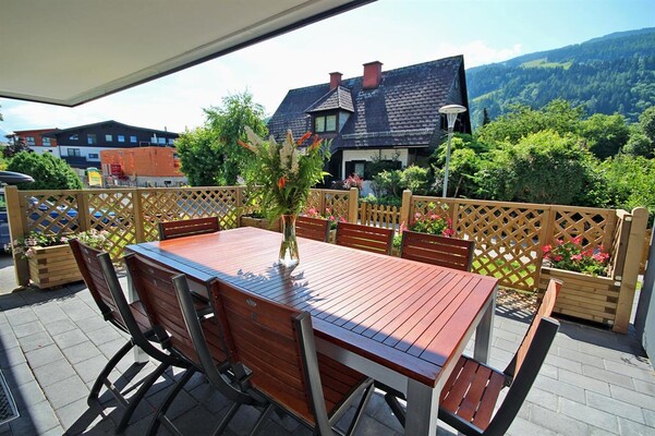 Alpenglocke Terrasse mit Gartenanteil