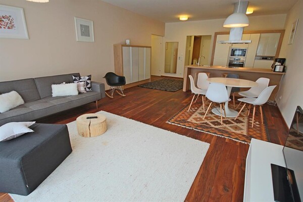 Lifestyle - Spacious eat-in kitchen