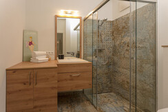 Bathroom 1 with washing machine Bathroom 1 with washing machine