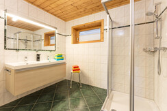 Badezimmer mit Dusche Badezimmer mit Dusche