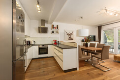 Eat-in kitchen Eat-in kitchen