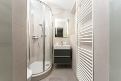 En-Suite Bathroom 1 with toilet En-Suite Bathroom 1 with toilet