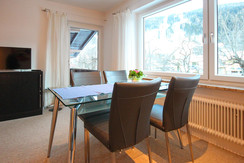 Esstisch und Zugang zum Balkon Top 2 Esstisch und Zugang zum Balkon Top 2