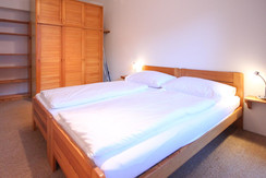 Schlafzimmer mit Doppelbett in Top 2 Schlafzimmer mit Doppelbett in Top 2
