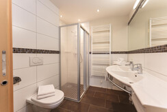 Bedroom 1 Bath en suit Top 4 Bedroom 1 Bath en suit Top 4
