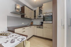 Crystal Top 5a fully equipped kitchen Crystal Top 5a fully equipped kitchen