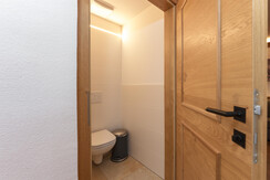 Separate Toilette Separate Toilette