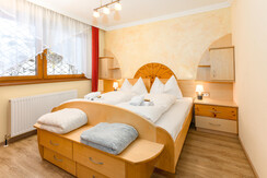 Top 1 - Bedroom 2 with double bed Top 1 - Bedroom 2 with double bed