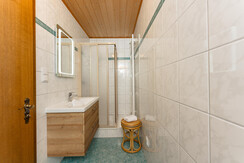Top 2 - Bathroom 1 with shower and toilet Top 2 - Bathroom 1 with shower and toilet