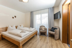 Top 2 - Bedroom 2 with double bed and bathroom Top 2 - Bedroom 2 with double bed and bathroom