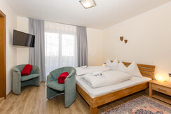 Top 2 - Bedroom 1 with double bed Top 2 - Bedroom 1 with double bed