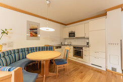 Lilie - Dining space and kitchen Lilie - Dining space and kitchen