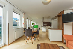 Top 6 - Eat-in kitchen Top 6 - Eat-in kitchen