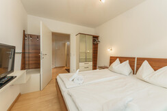 Top 6 - Bedroom with double bed Top 6 - Bedroom with double bed