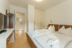 Top 6 - Bedroom with TV and double bed Top 6 - Bedroom with TV and double bed