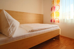 Bedroom 2 with queensize double bed Bedroom 2 with queensize double bed