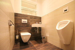 Appartement Licht Toilette mit Pissoir Appartement Licht Toilette mit Pissoir