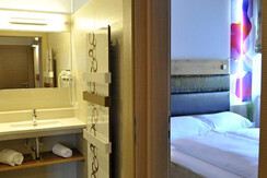Appartement Licht Bad u. angrenzendes Schlafzimmer Appartement Licht Bad u. angrenzendes Schlafzimmer