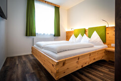 Top 1 - Bedroom 2 with double bed Top 1 - Bedroom 2 with double bed