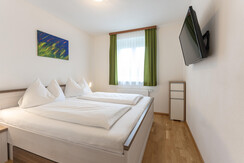 Top 2 - Bedroom with double bed and TV Top 2 - Bedroom with double bed and TV
