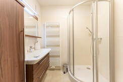 Top 2 - Bathroom with shower Top 2 - Bathroom with shower