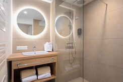 BASE 2.08 | en-suite bathroom 2 BASE 2.08 | en-suite bathroom 2