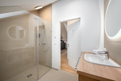 BASE 2.09 | bathroom with shower  BASE 2.09 | bathroom with shower