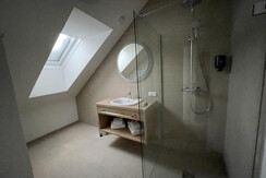 BASE 2.10 | bathroom with shower BASE 2.10 | bathroom with shower