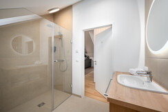 BASE 3.05 | bathroom 1 with shower BASE 3.05 | bathroom 1 with shower