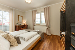 Schlafzimmer 1 mit Balkon Schlafzimmer 1 mit Balkon