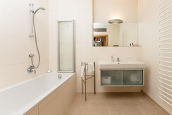 Badezimmer mit Wanne Badezimmer mit Wanne