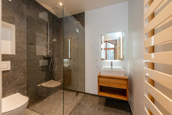 every bedroom has there own bathroom every bedroom has there own bathroom