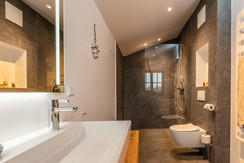 in total four bathrooms in total four bathrooms