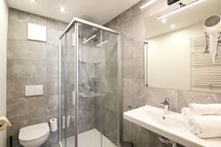 Club House Top 1 - Bathroom with shower Club House Top 1 - Bathroom with shower