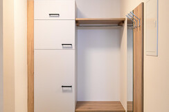 Club House Top 1 - Entrance area with wardrobe Club House Top 1 - Entrance area with wardrobe