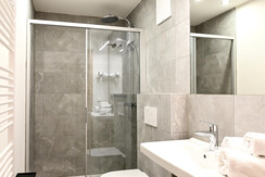Club House Top 3 - Bathroom with shower Club House Top 3 - Bathroom with shower