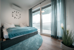 Wohnzimmer mit gemütliche ausziehbarer Couch Wohnzimmer mit gemütliche ausziehbarer Couch
