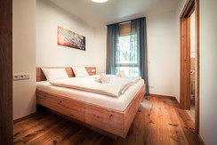 Single bed or double bed possible with en suite bathroom Single bed or double bed possible with en suite bathroom